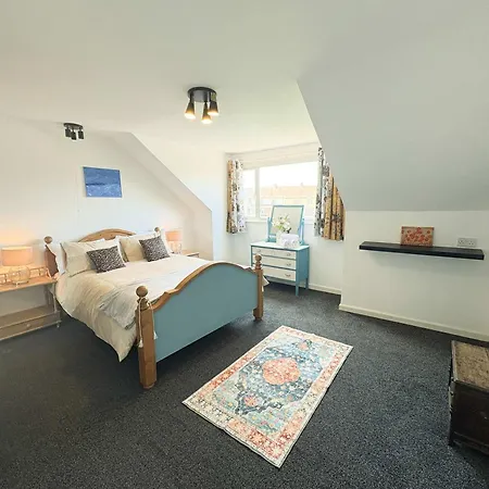 Four Bedroom House In Northcote Road Дом отдыха