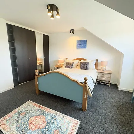 Four Bedroom House In Northcote Road * Bristol