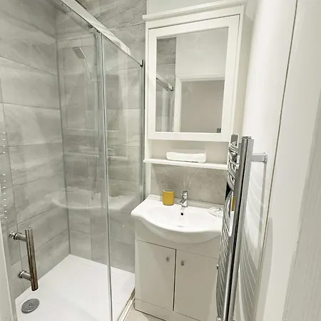 Дом отдыха Four Bedroom House In Northcote Road Бристоль