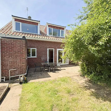 Four Bedroom House In Northcote Road Дом отдыха